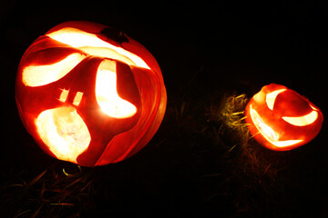 Halloween Jack-o-Lantern Pumpkins - 523884225