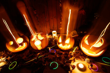 Halloween Jack-o-Lantern Pumpkins - 523884273