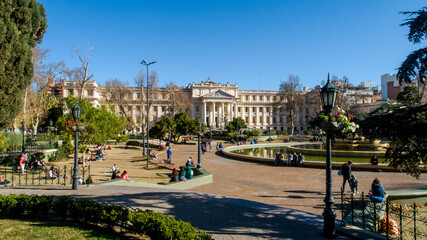 Palacio de Justicia Córdoba Argentina y la plaza con su fuente de agua. Rata Liendo Producciones