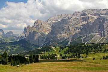 Fototapeta premium le pareti occidentali del gruppo del Sella, nelle Dolomiti