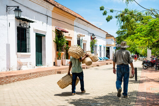 two friends walking at mompox street