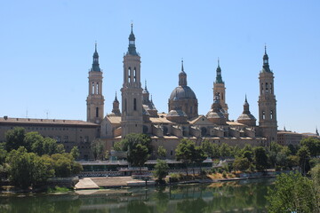 Fototapeta na wymiar Basílica del Pilar de Zaragoza