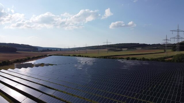 Solarpark, Solarkraftwert bei Suppingen, Schw&auml;bische Alb - Luftaufnahme mit Drone
