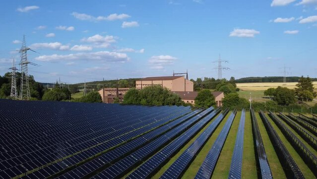Solarpark, Solarkraftwert bei Suppingen, Schw&auml;bische Alb - Luftaufnahme mit Drone