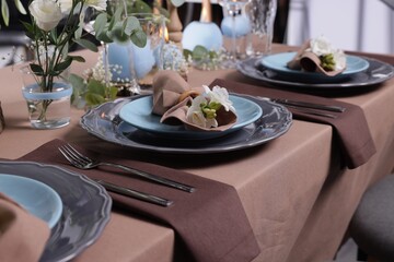 Elegant table setting with beautiful floral decor