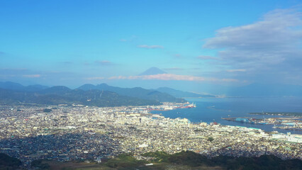 Fototapeta na wymiar 富士山と都市　空撮
