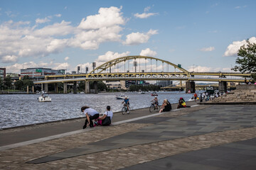 This is in Point State Park, Pittsburgh, Pennsylvania, USA. Great place to relax and enjoy the good view of the river and bridges along the river. This is a good place to also do outdoor activities. - obrazy, fototapety, plakaty