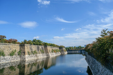 秋の大阪城公園のお堀