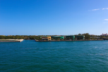 Naklejka premium Luxury apartments in port of Miami