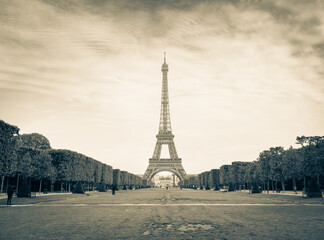 パリ　エッフェル塔　セピア