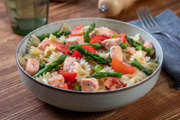 pasta asparagi e salmone