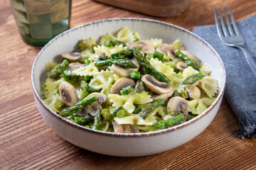 pasta asparagi e funghi