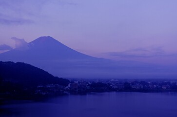 早朝の富士山、静けさ