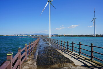 Fototapeta premium turbine and bridge on the sea