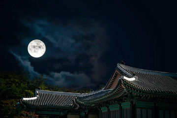You can see a full moon on Thanksgiving Day in Korea, Chuseok.