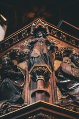 Obraz premium Wooden sculpture details in the Saints Peter and Paul Basilica