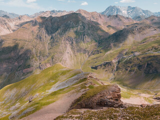 Photograph of the ascent to Pico Escuelas in the town of Panticosa, in the Pyrenees of Aragon, a high mountain landscape perfect for trekking.
