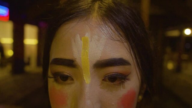 A Chinese Woman had bullying by her friend with face painted her face like a clown