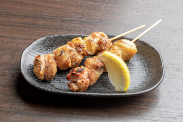 鶏もも肉の串焼き