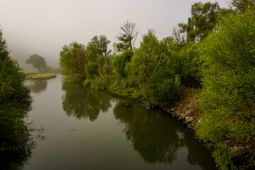 Obraz premium Camping in the nature waking up into a misty sunrise