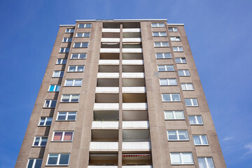 Monotones Wohnhaus, Hochhaus, Balkone, Bremen, Deutschland