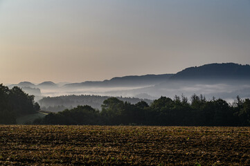 Sächsische Schweiz in Nebel gehüllt am Morgen