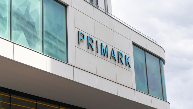 Gesch&auml;ft des Billig-Discounters Primark in der Innenstadt von Berlin 
