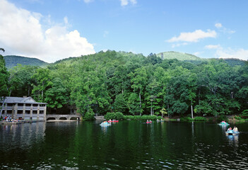 View of Lake Susan in Montreat NC with the Appalachian mountains in the distance - 524090432