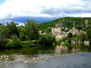 Fototapeta na wymiar Village de Vogüé, France