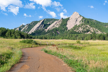 Flatiron Peaks near Boulder, Colorado - 524116403