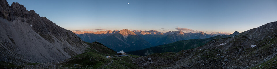 Panorama Herrman von Barth-Hütte Richtung Lechtaler Alpen