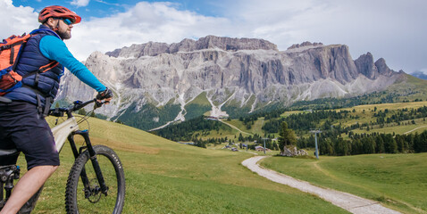 Rower elektryczny -trasa rowerowa w Alpach ,Dolomity rowerem