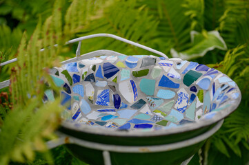 Homemade mosaic flower pot with porcelain pieces. Recycling, broken tableware, ceramics, crafts, mosaics.