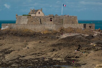 Beautiful shot of the Saint-Malo National Fort with a waterscape in the background