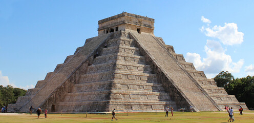 Mayan city pyramids