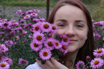 Naklejka premium A girl among pink flowers