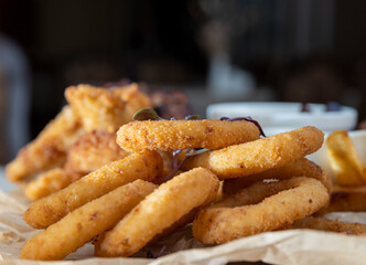 fried onion rings with other products in the cafe