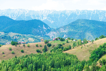 Fototapeta na wymiar Bergdörfer in Rumänien Magura und Pestera