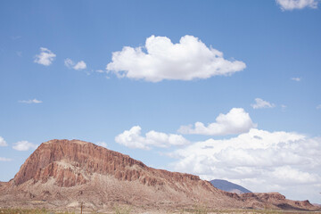 Obraz na płótnie Canvas red rocks and sky in the desert with clouds
