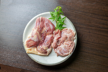 地鶏と普通の鶏肉の比較