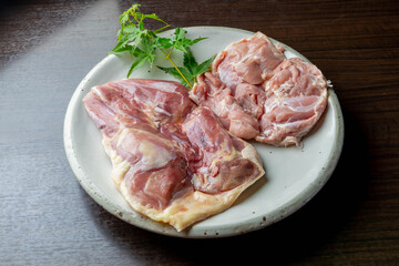 地鶏と普通の鶏肉の比較