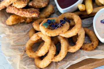 fried onion rings with other products in the cafe