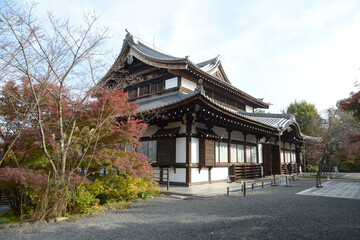 Fototapeta premium 将軍塚青龍殿 紅葉の青龍殿 京都市山科区