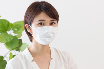 マスクをつけた女性