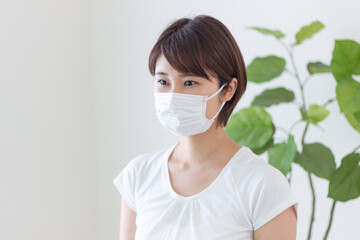 マスクをつけた女性