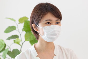 マスクをつけた女性