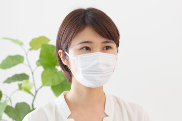 マスクをつけた女性