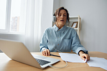 Obraz premium Upset angry tired call center operator curly awesome lady experiencing professional burnout working from home online communication with clients. Young woman hates her work need psychological help. 