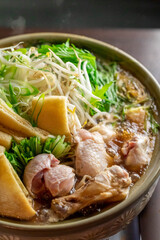 鶏鍋を煮込む