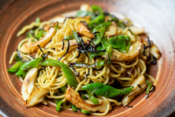 ピーマンとちくわたっぷり焼きそば